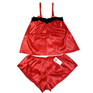 ست تاپ و شورت ساتن لاو لاینجری قرمز با جزئیات مشکی و دانتل، مناسب خانم‌ها با سایز 36 تا 40، پوشش قسمت بالای سینه و شکم، طراحی جذاب ران‌ها، بندهای قابل تنظیم و جداشدن، راحت و روتین برای منزل - ست تاپ شورت ساتن لاو لاینجری کد L9061