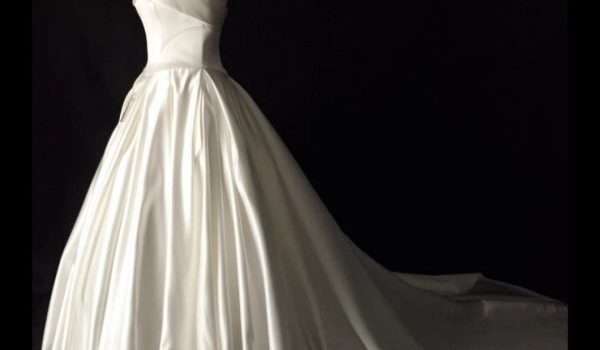 چرا لباس عروس سفید است؟