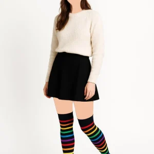 جوراب نخی بالا زانو زنانه کد 1050 در چهار طرح مشکی و سفید با خطوط رنگی؛ مناسب استایل روزمره، لباس خواب و کاستوم