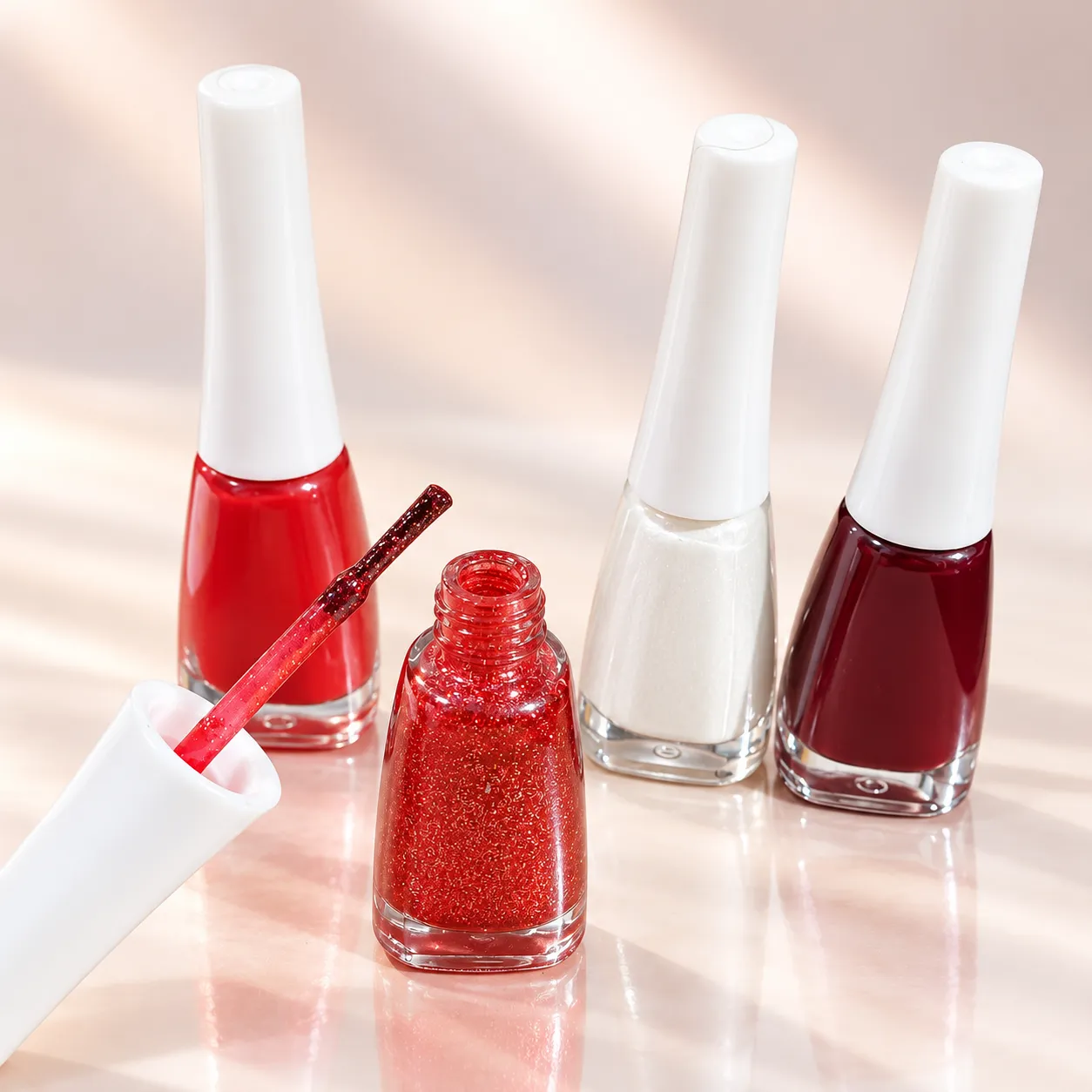 nail-polish-62623-four-colors (3) چهار شیشه لاک ناخن سفید، قرمز، جگری و قرمز اکلیلی با در سفید